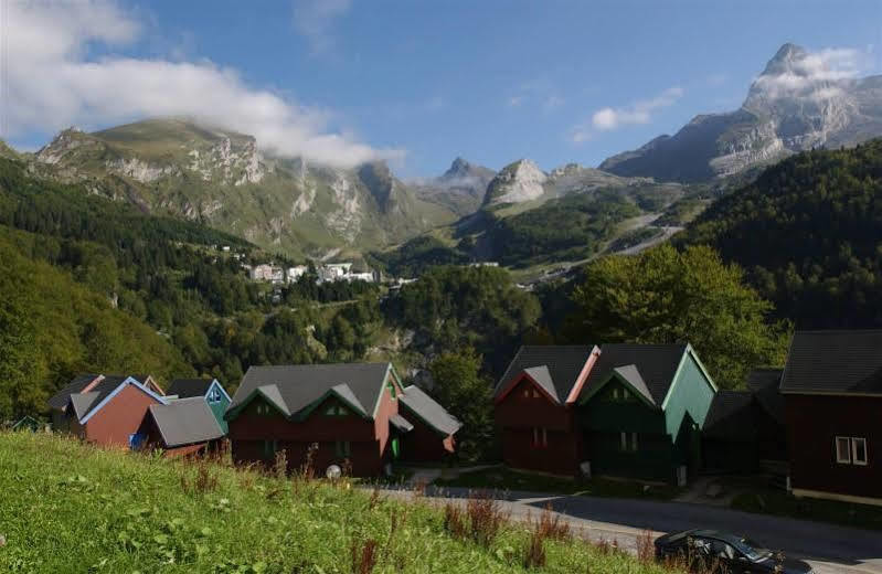 ISKÖ BaseCamp&Hôtel Gourette Bagian luar foto